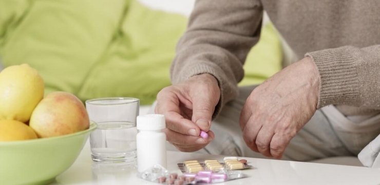 Saúde do idoso: como comprar medicamentos controlados baratos?