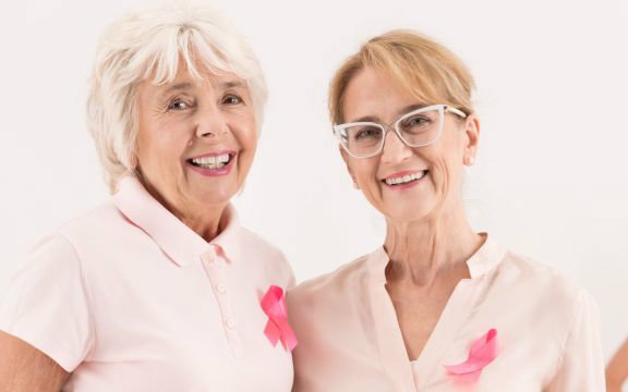 Câncer de mama e a mulher idosa: quais são os cuidados principais?