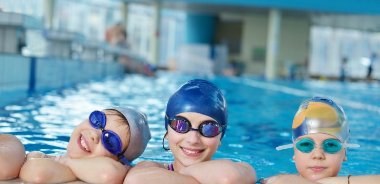 Natação para crianças: por que incentivar seu filho a nadar?